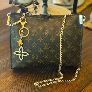 Louis Vuitton
Monogram Toiletry Pouch large converted Crossbody